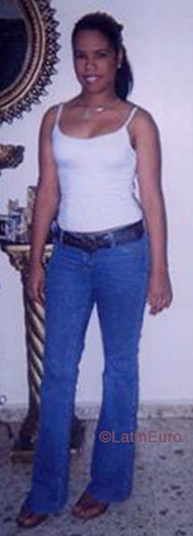 Date this gorgeous Dominican Republic girl Anakelmary from Santo Domingo N2686
