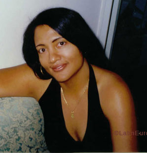 Date this hot Dominican Republic girl Caridad from Santo Domingo N2785