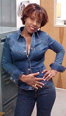 Date this happy Dominican Republic girl Mariolis from Santo Domingo N3022