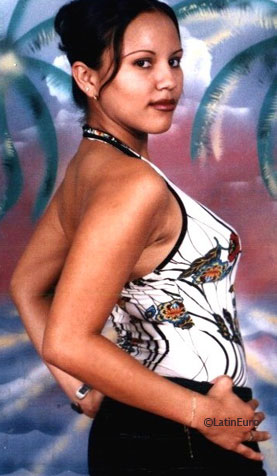 Date this pretty Honduras girl Ehidy from Morazan N3299