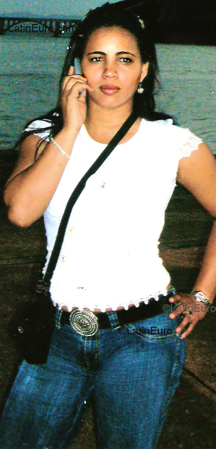 Date this foxy Dominican Republic girl Jocelyn from Santo Domingo N406