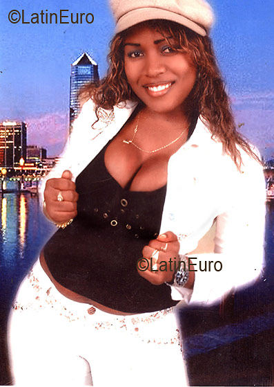 Date this georgeous Mexico girl Yermis from San Pedro de Macoris N551