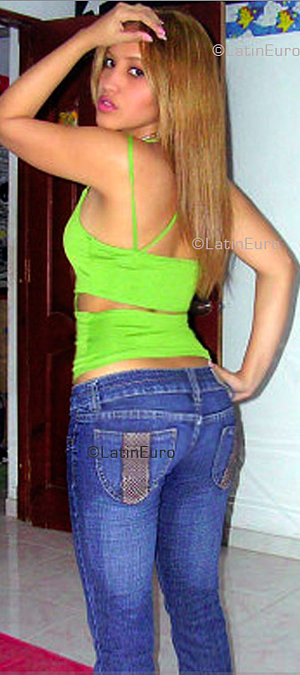 Date this pretty Dominican Republic girl Solenny from Santo Domingo N842