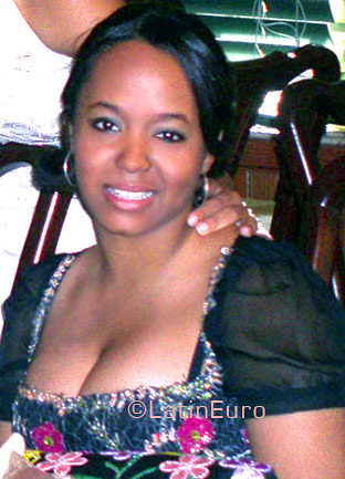 Date this tall Dominican Republic girl Doris from Santo Domingo N855