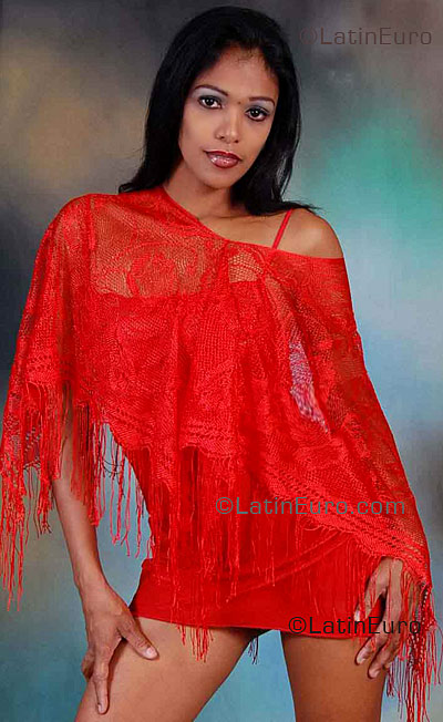 Date this young Dominican Republic girl Desire from Santiago N856