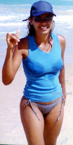 Date this attractive Brazil girl Elaine from CAMPINA B8483