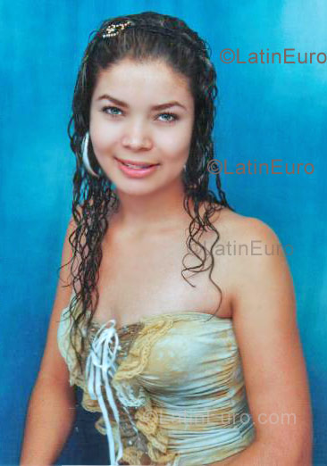 Date this delightful Colombia girl Yessica from  C8868