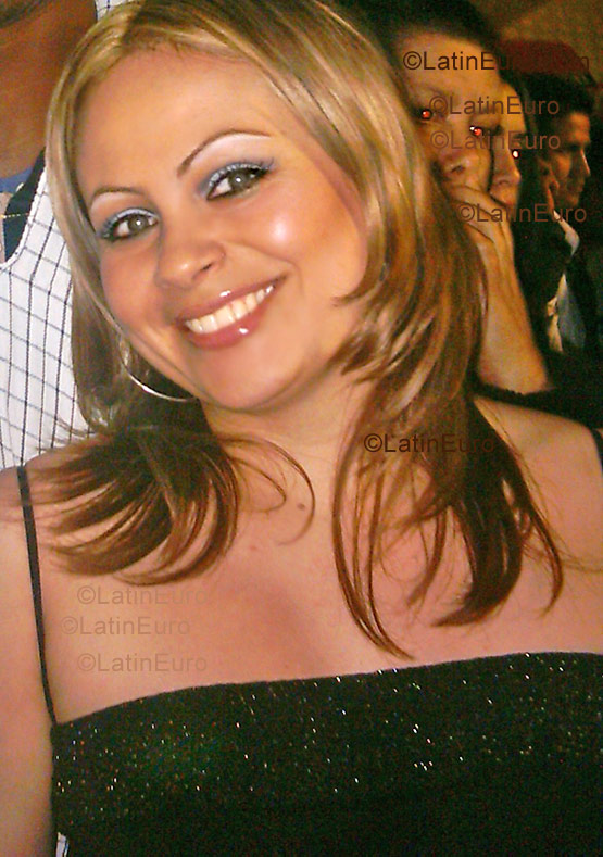 Date this foxy Colombia girl Juliana from Cali C8919