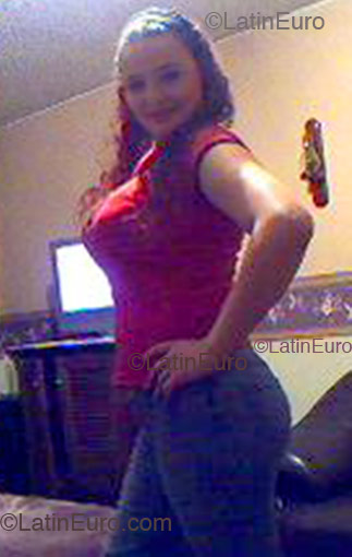 Date this charming Colombia girl Ingrid from Bogota C9006