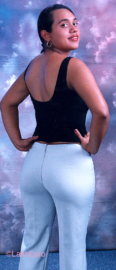 Date this delightful Honduras girl Yovana from San Pedro Sula N3851