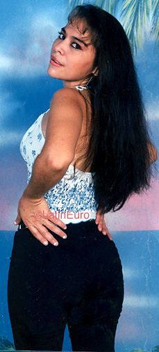 Date this voluptuous Honduras girl Maura from San Pedro Sula N3813