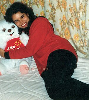 Date this charming Brazil girl Regia from MORRO B9749