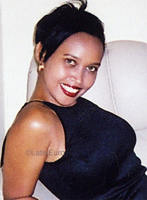 Date this voluptuous Brazil girl Eveline from RECIFE B9713