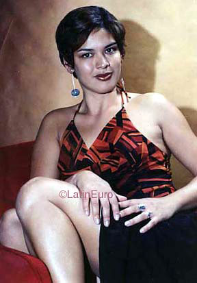 Date this delightful Brazil girl Keylla from UBERLANDIA B9670