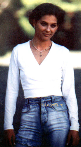 Date this athletic Brazil girl Kenya from PORTO ALEGRE B9666