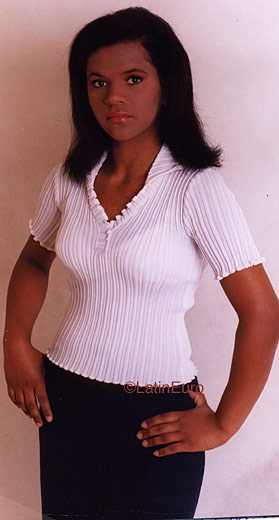 Date this pretty Brazil girl Nivea from SAO PAULO B9632