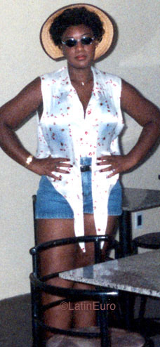 Date this nice looking Brazil girl Gelceli from QUADRA B9420