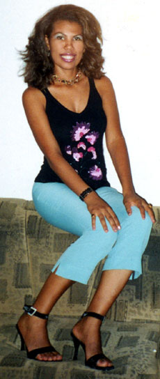 Date this nice looking Brazil girl Elizangela from GUARAPARI B9059