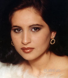 Date this hot Brazil girl Vanise from CENTRAL B8864