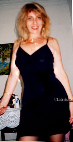 Date this sensual Brazil girl Lucia from RIO DE JANEIRO B8812