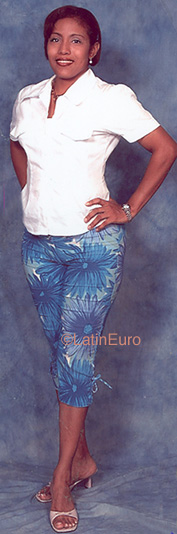 Date this foxy Panama girl Neyas from  N3951