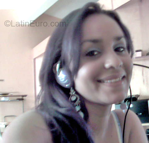 Date this stunning Dominican Republic girl Theanny from Santo Domingo DO71