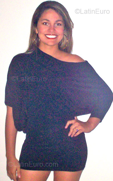 Date this attractive Colombia girl Flavia from Barranquilla CO94