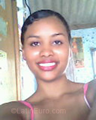 Date this good-looking Colombia girl Laura from Barranquilla CO110