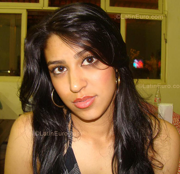 Date this funny Brazil girl Janaina from Belo Horizonte BR236
