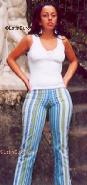 Date this attractive Brazil girl Debora from Ouro Fino BR288