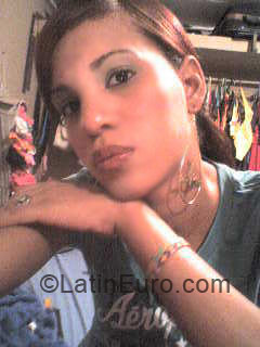 Date this stunning Dominican Republic girl Cesarina from Dajabon DO206