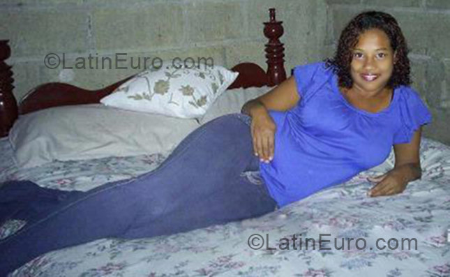 Date this delightful Dominican Republic girl Vielka Isabel from Santiago DO210