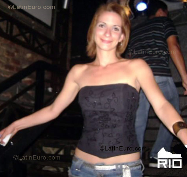 Date this attractive Brazil girl Vanessa from Rio De Janeiro BR300