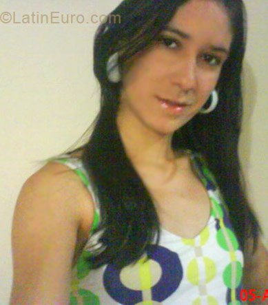 Date this nice looking Brazil girl Amanda from Governador Valadares BR302