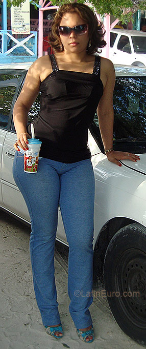 Date this good-looking Dominican Republic girl Mabel from Santo Domingo DO234
