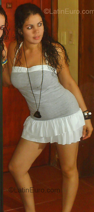 Date this good-looking Dominican Republic girl Albania from Santo Domingo DO252