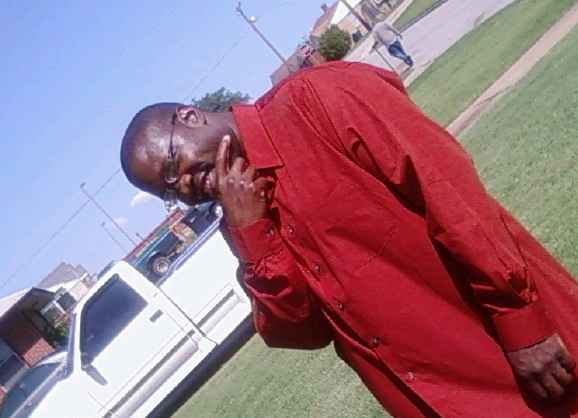 Date this tall United States man Earven from oklahoma city US959