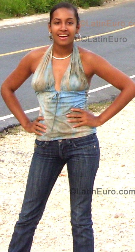 Date this georgeous Dominican Republic girl Perla from Bonao DO335