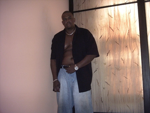 Date this voluptuous United States man Bronzesmoo from New York US1067