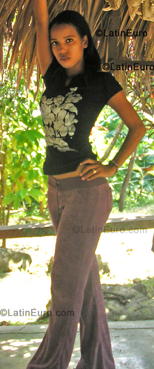 Date this sensual Dominican Republic girl Ana Francisca from La Altagracia DO349