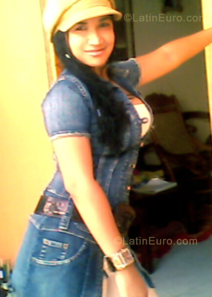 Date this georgeous Colombia girl Karen from Cartagena CO374