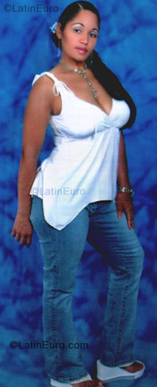 Date this hard body Dominican Republic girl Ivon-Domin from Santo Domingo DO368