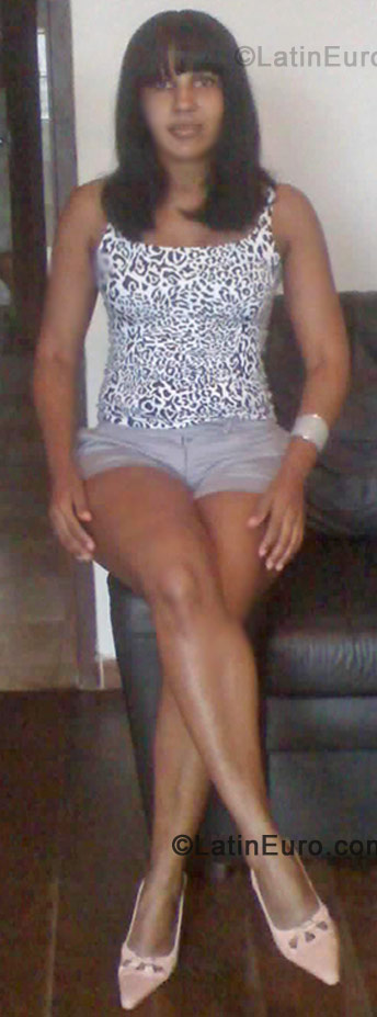 Date this happy Brazil girl Carla Lucia from Belo Horizonte BR531