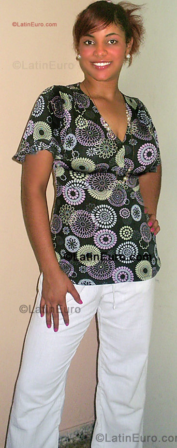 Date this fun Dominican Republic girl Yamileth from Santo Domingo DO398