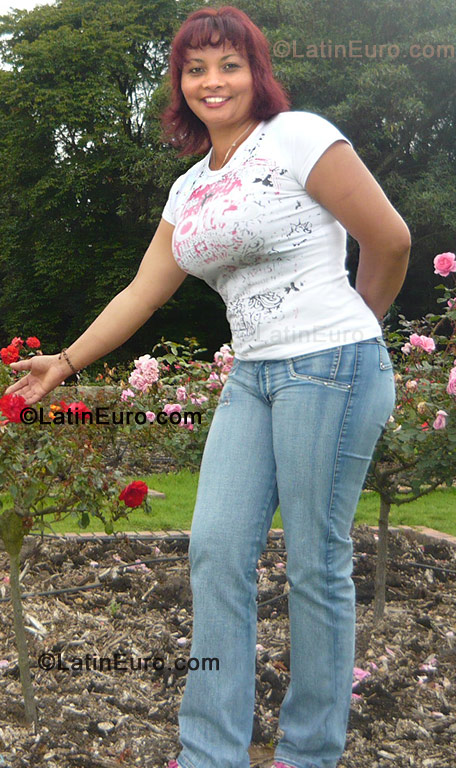 Date this tall Colombia girl Nubeluz from Bogota CO409