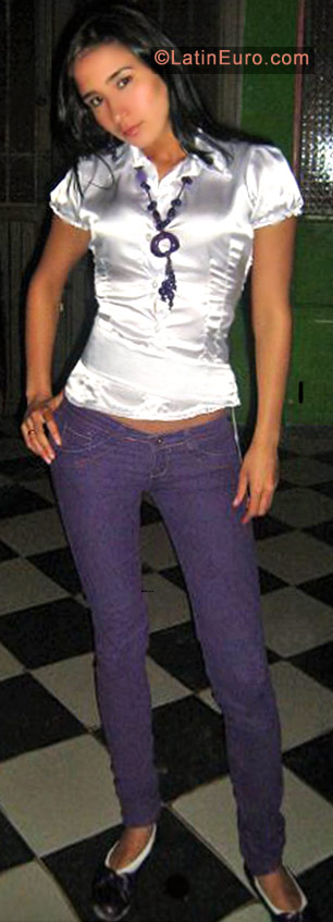 Date this voluptuous Colombia girl Veronica from Bogota CO440