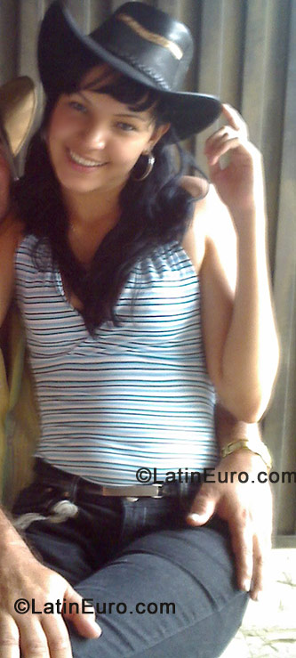 Date this athletic Colombia girl Lady Johana from Cali CO478