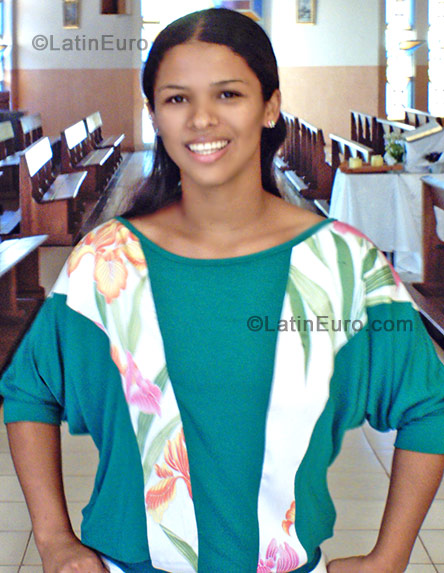 Date this happy Brazil girl Adriana from Ituiutaba BR697