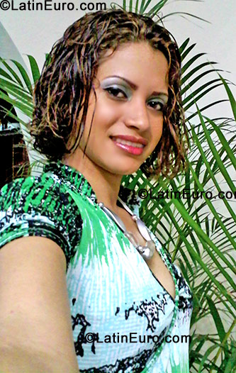 Date this athletic Dominican Republic girl Nathalia from La Vega DO538
