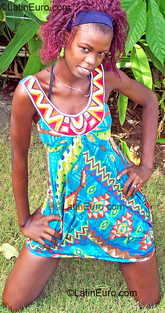 Date this stunning Dominican Republic girl Marisa from Santo Domingo DO636